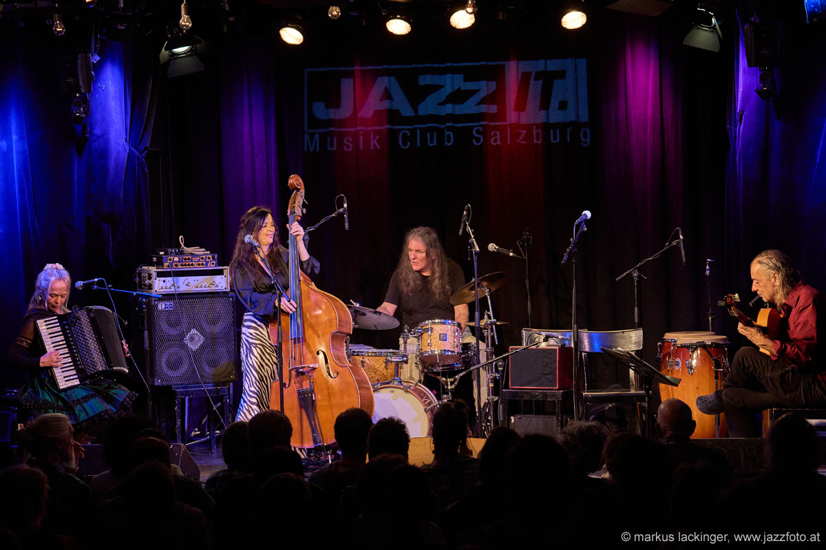 8_25200963